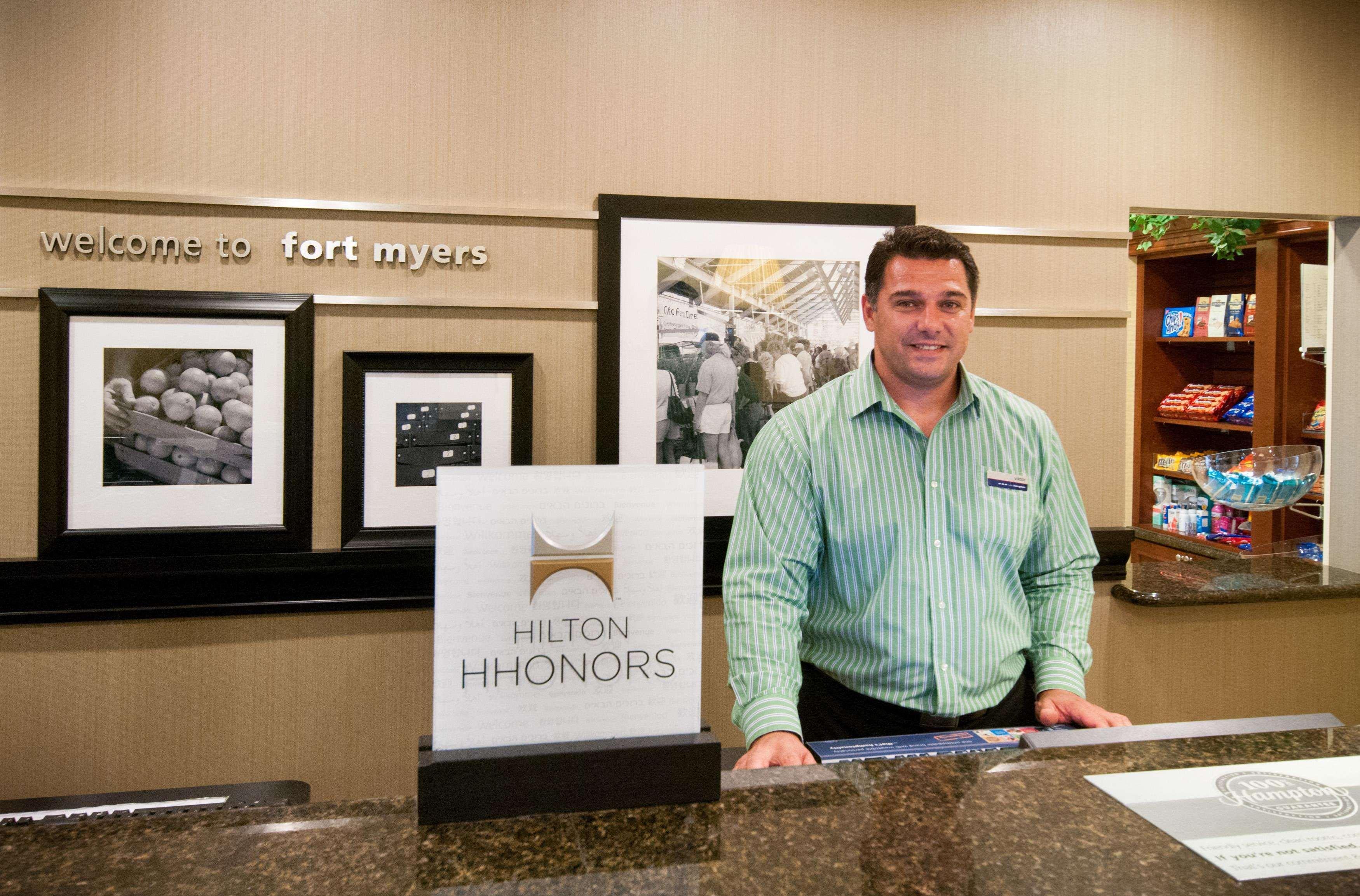 Hampton Inn & Suites Fort Myers-Colonial Boulevard Экстерьер фото