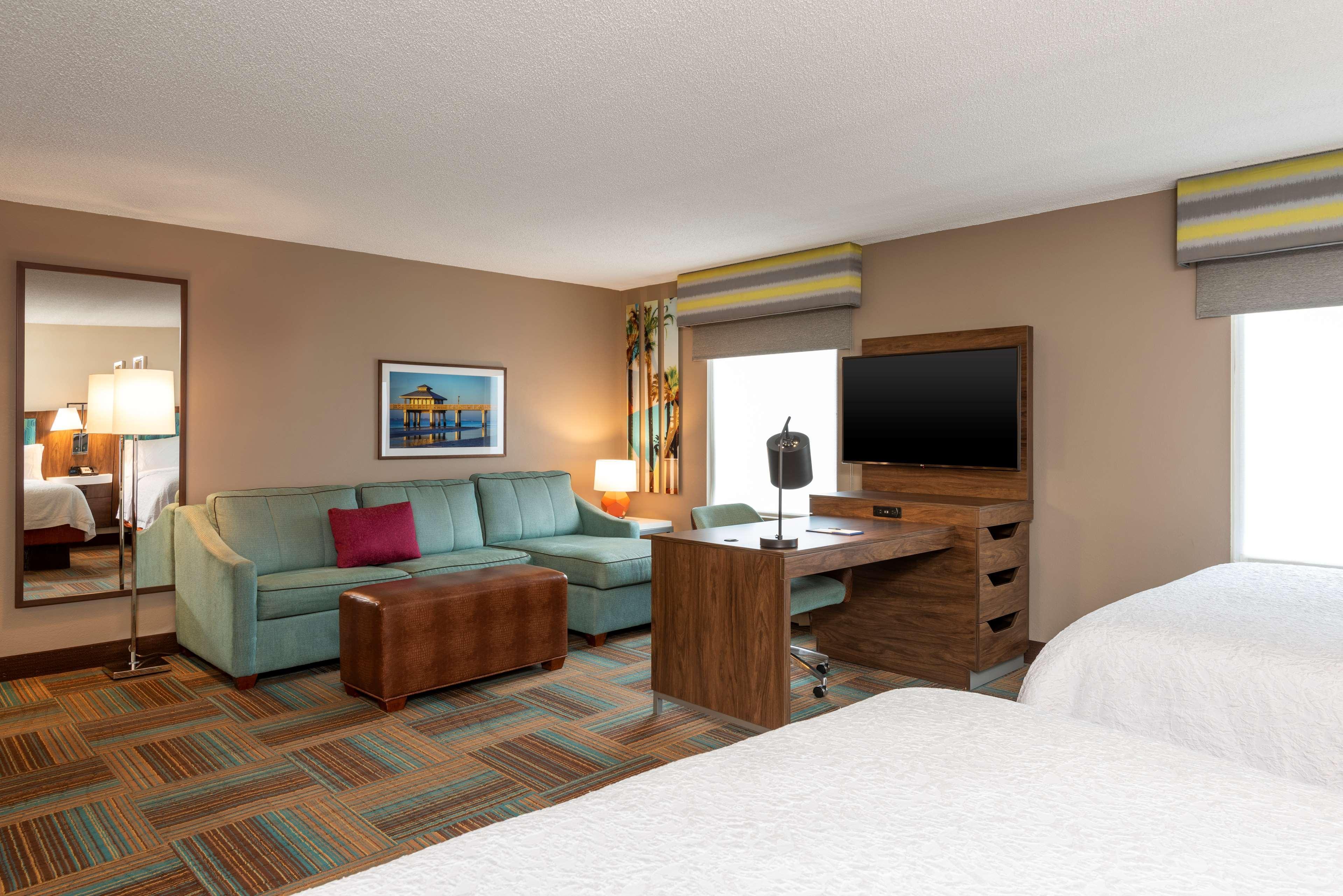 Hampton Inn & Suites Fort Myers-Colonial Boulevard Экстерьер фото