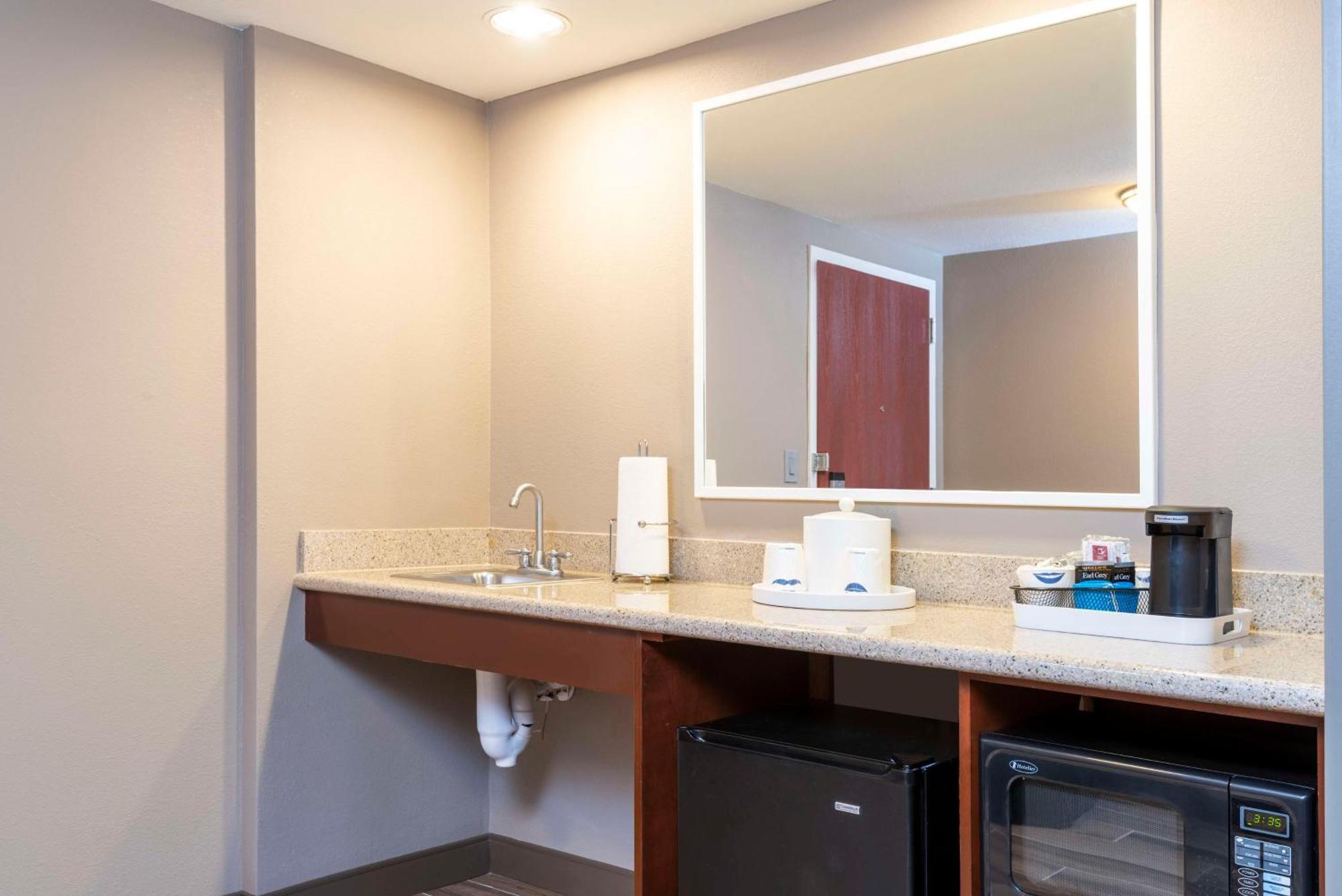 Hampton Inn & Suites Fort Myers-Colonial Boulevard Экстерьер фото